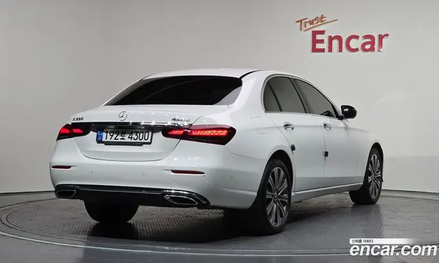 Mercedes-Benz E-Class 2022 2.0 автомат (гидро), миниатюра 2