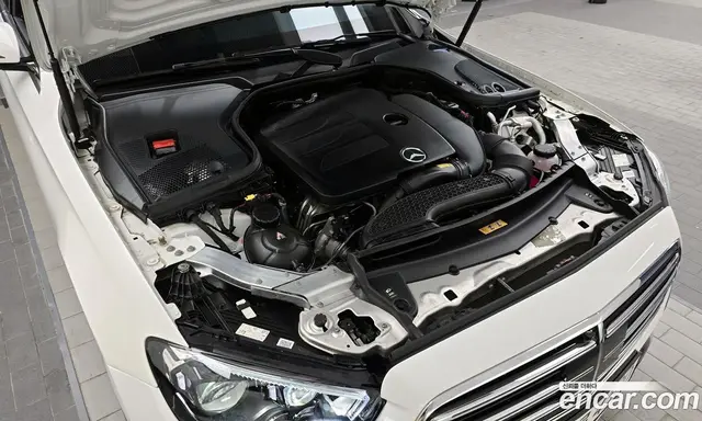 Mercedes-Benz E-Class 2022 2.0 автомат (гидро), миниатюра 6