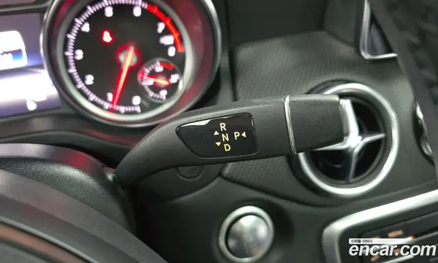 Mercedes-Benz GLA-Class 2018 2.0 автомат (гидро), миниатюра 12