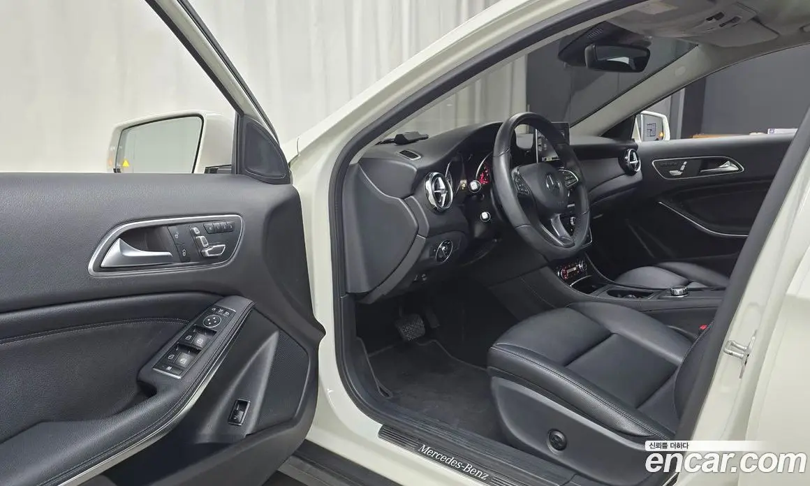Mercedes-Benz GLA-Class 2018 2.0 автомат (гидро), фото 13