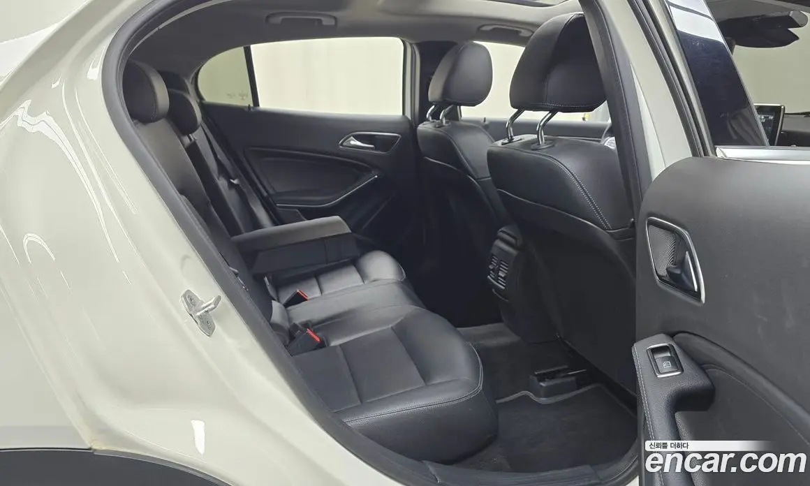 Mercedes-Benz GLA-Class 2018 2.0 автомат (гидро), фото 17