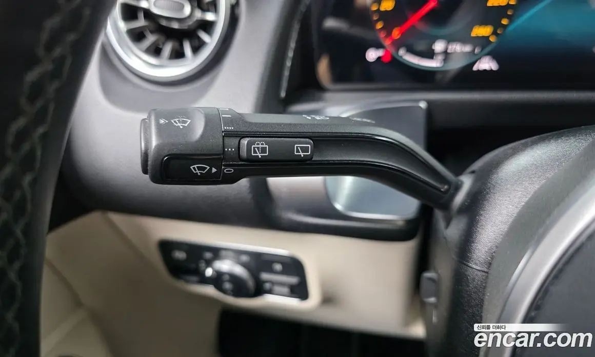 Mercedes-Benz GLB-Class 2021 2.0 автомат (гидро), фото 28