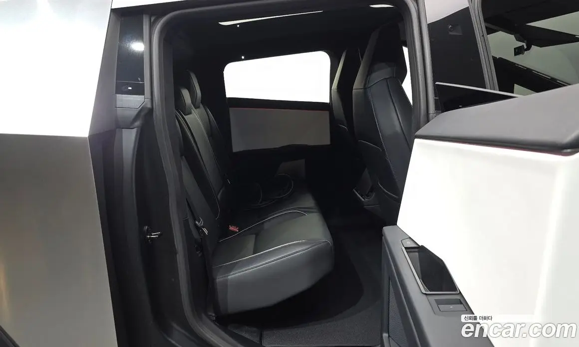 Tesla Cybertruck 2024 0.1 автомат (гидро), фото 12 Tesla Cybertruck 2024 0.1 автомат (гидро), фото 12