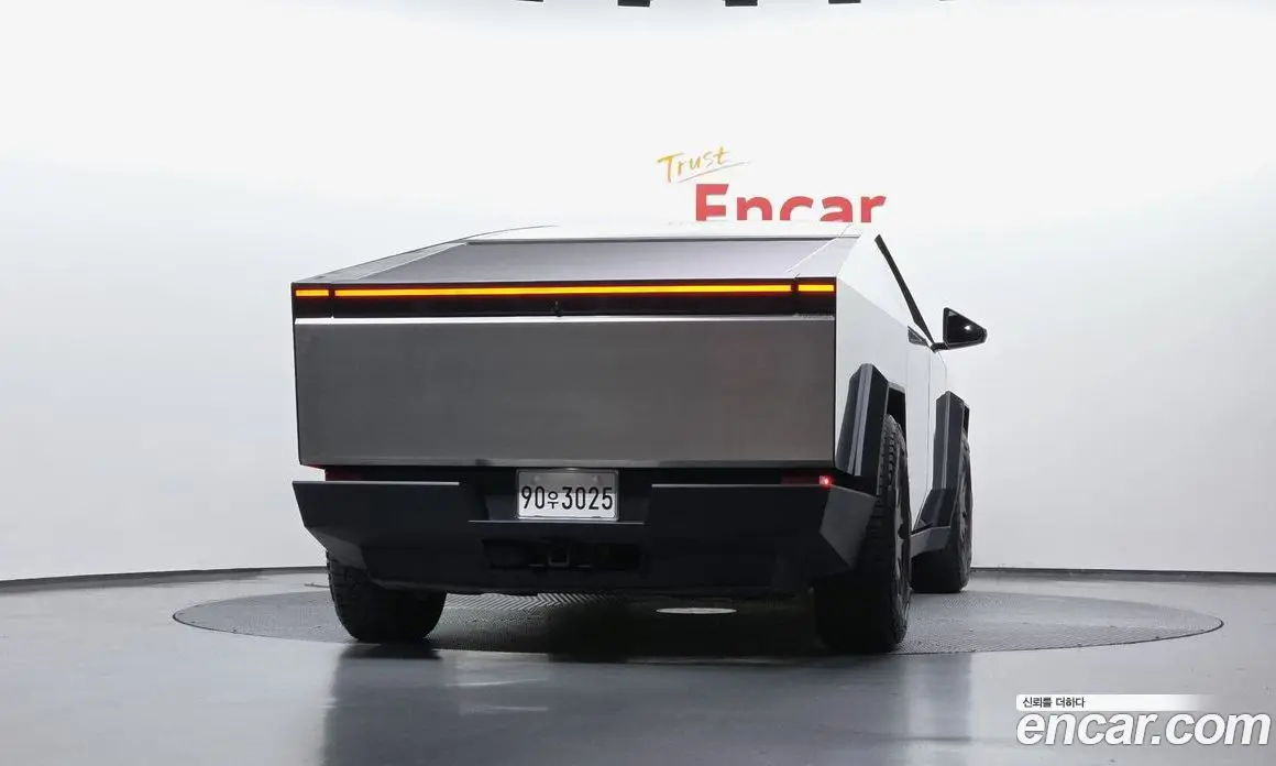Tesla Cybertruck 2024 0.1 автомат (гидро), фото 4 Tesla Cybertruck 2024 0.1 автомат (гидро), фото 4