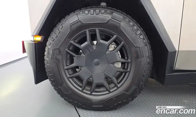 Tesla Cybertruck 2024 0.1 автомат (гидро), миниатюра 5 Tesla Cybertruck 2024 0.1 автомат (гидро), миниатюра 5