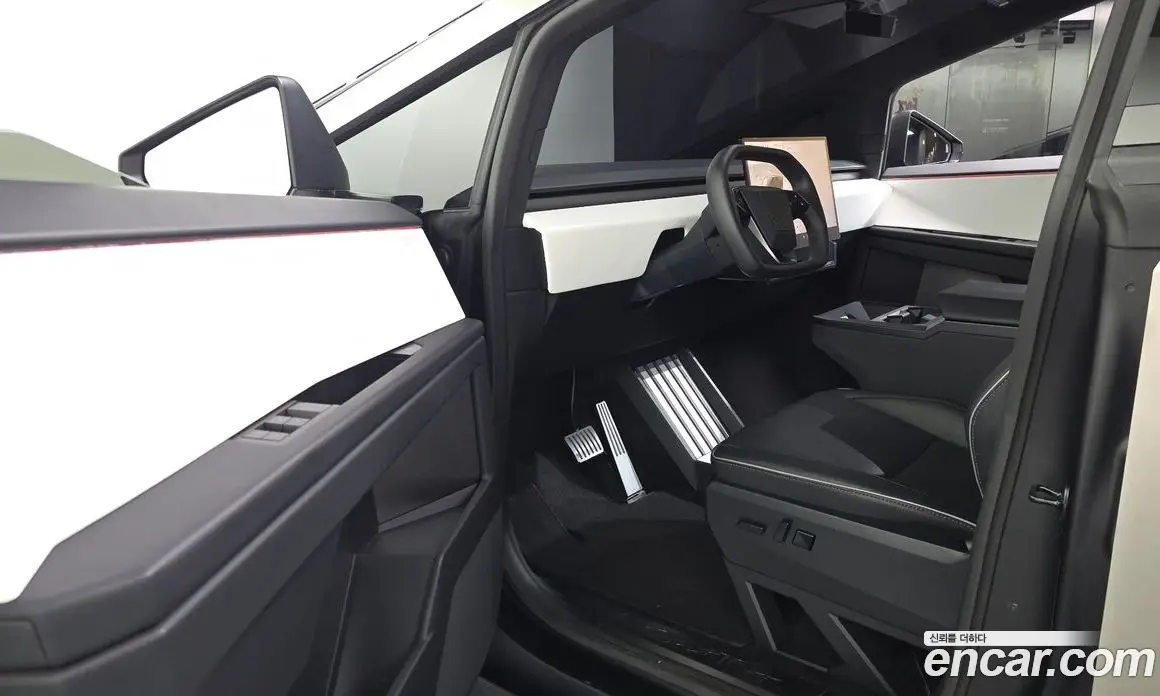 Tesla Cybertruck 2024 0.1 автомат (гидро), фото 10 Tesla Cybertruck 2024 0.1 автомат (гидро), фото 10