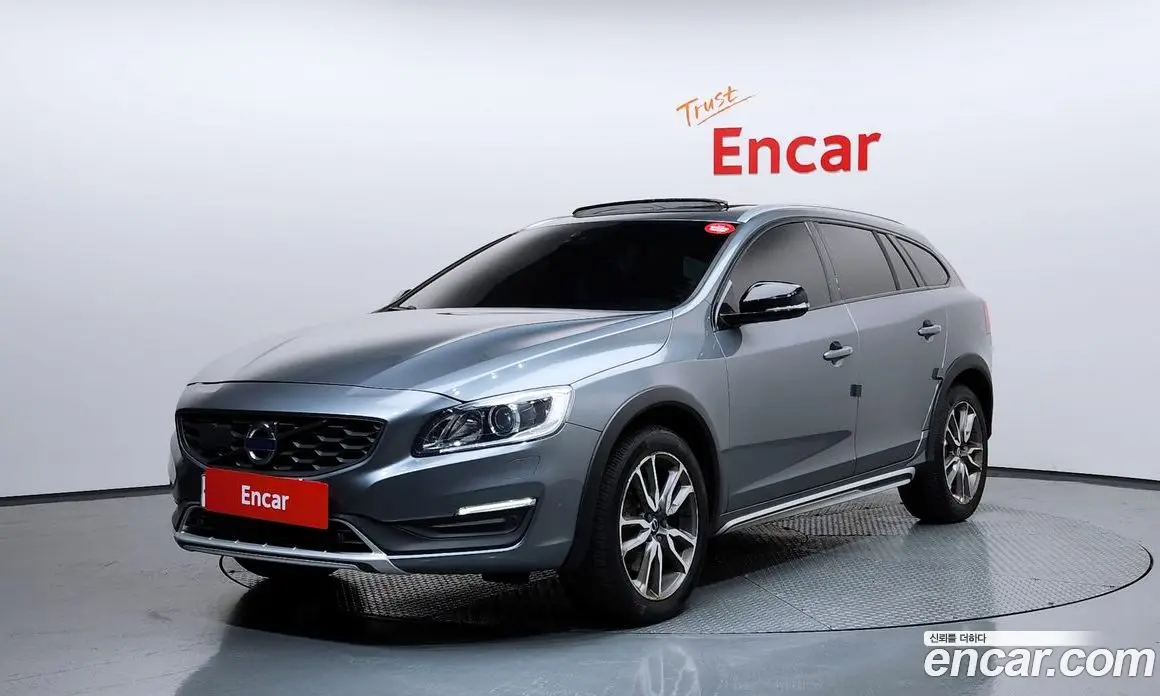 Volvo V60 2018 2.0 автомат (гидро), фото 1 Volvo V60 2018 2.0 автомат (гидро), фото 1