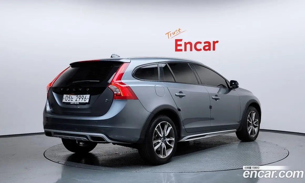 Volvo V60 2018 2.0 автомат (гидро), фото 2 Volvo V60 2018 2.0 автомат (гидро), фото 2