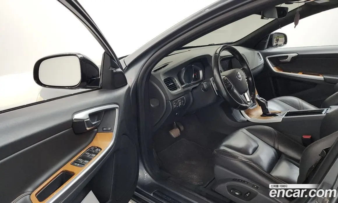 Volvo V60 2018 2.0 автомат (гидро), фото 13 Volvo V60 2018 2.0 автомат (гидро), фото 13