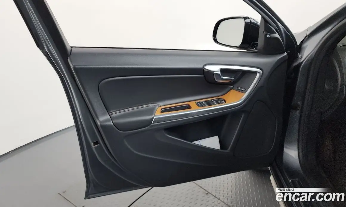 Volvo V60 2018 2.0 автомат (гидро), фото 14 Volvo V60 2018 2.0 автомат (гидро), фото 14