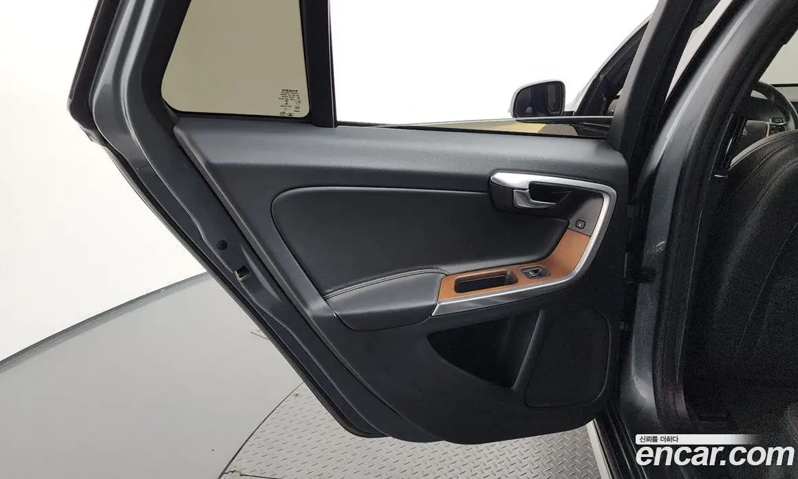 Volvo V60 2018 2.0 автомат (гидро), фото 15 Volvo V60 2018 2.0 автомат (гидро), фото 15