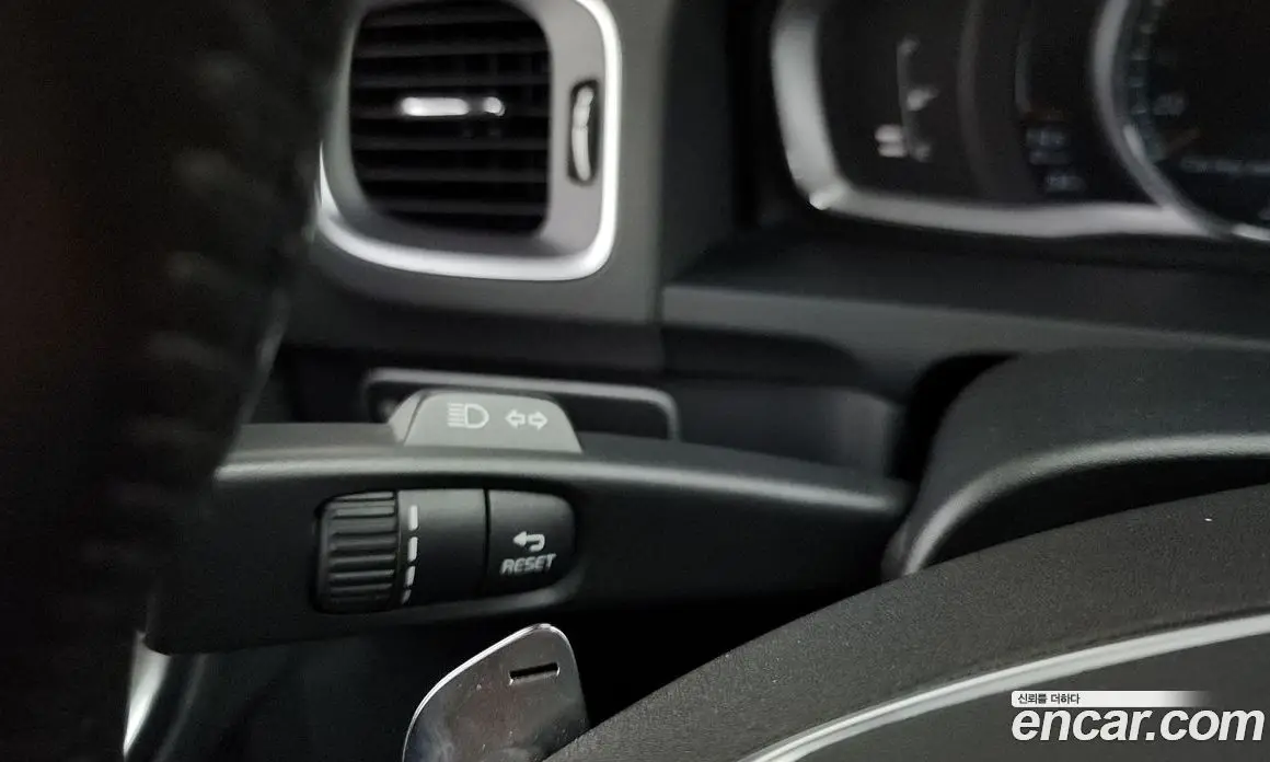 Volvo V60 2018 2.0 автомат (гидро), фото 27 Volvo V60 2018 2.0 автомат (гидро), фото 27