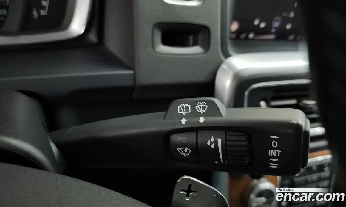 Volvo V60 2018 2.0 автомат (гидро), фото 28 Volvo V60 2018 2.0 автомат (гидро), фото 28