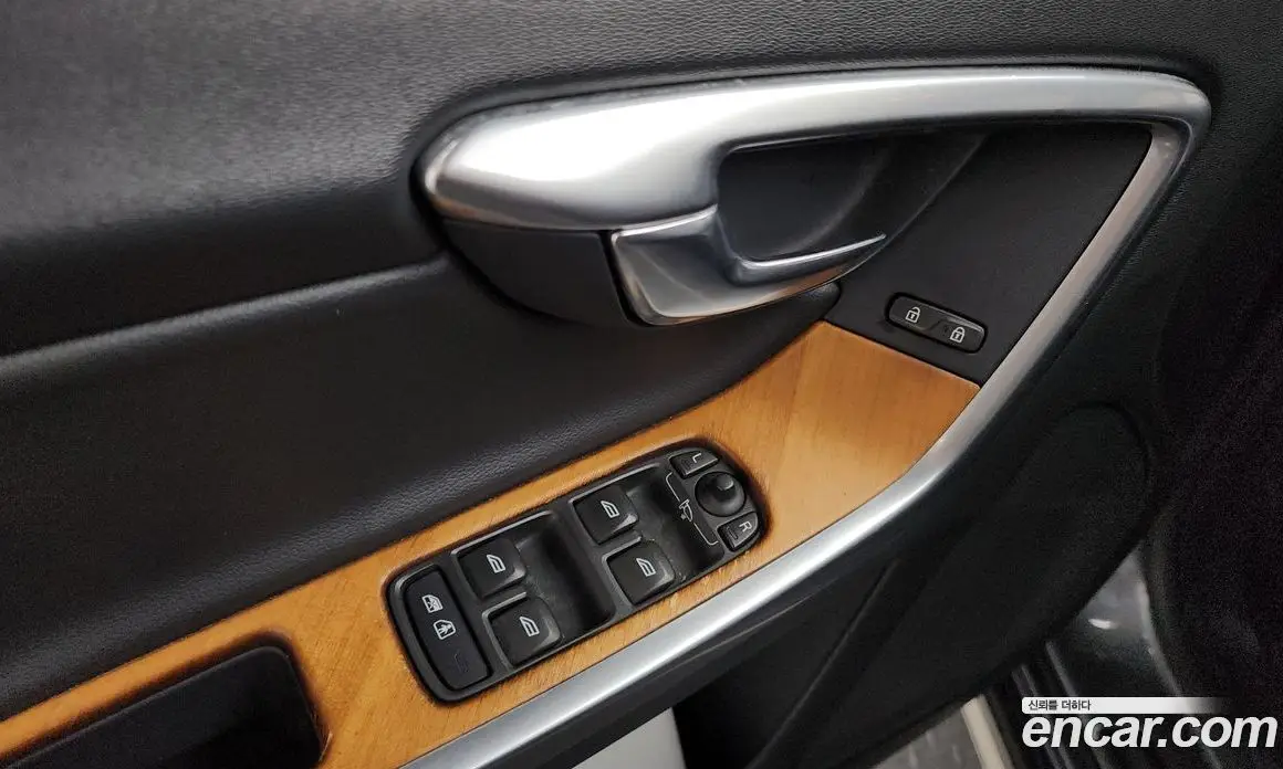 Volvo V60 2018 2.0 автомат (гидро), фото 29 Volvo V60 2018 2.0 автомат (гидро), фото 29