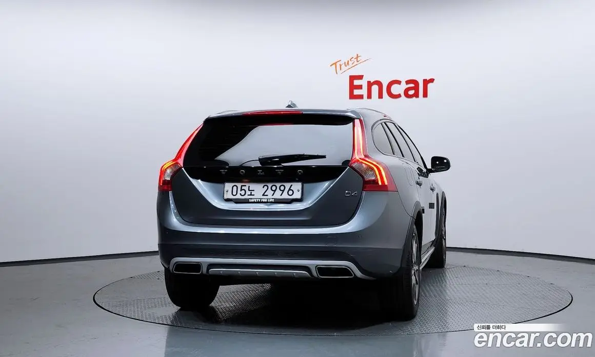 Volvo V60 2018 2.0 автомат (гидро), фото 4 Volvo V60 2018 2.0 автомат (гидро), фото 4