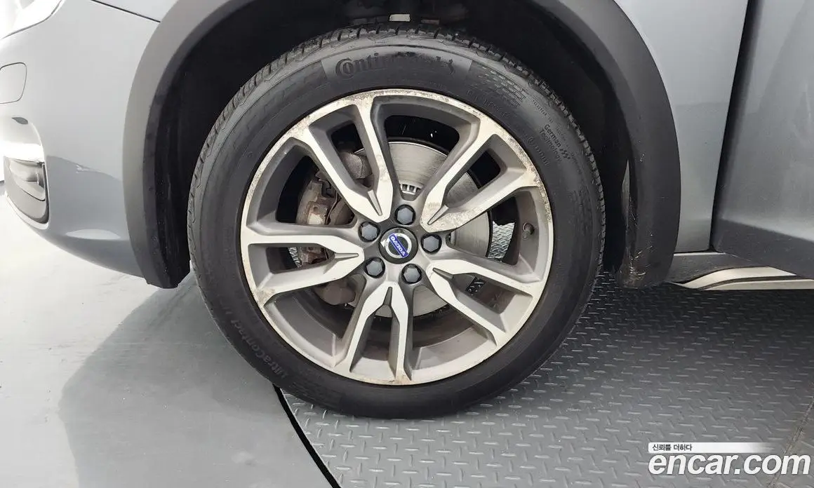 Volvo V60 2018 2.0 автомат (гидро), фото 5 Volvo V60 2018 2.0 автомат (гидро), фото 5