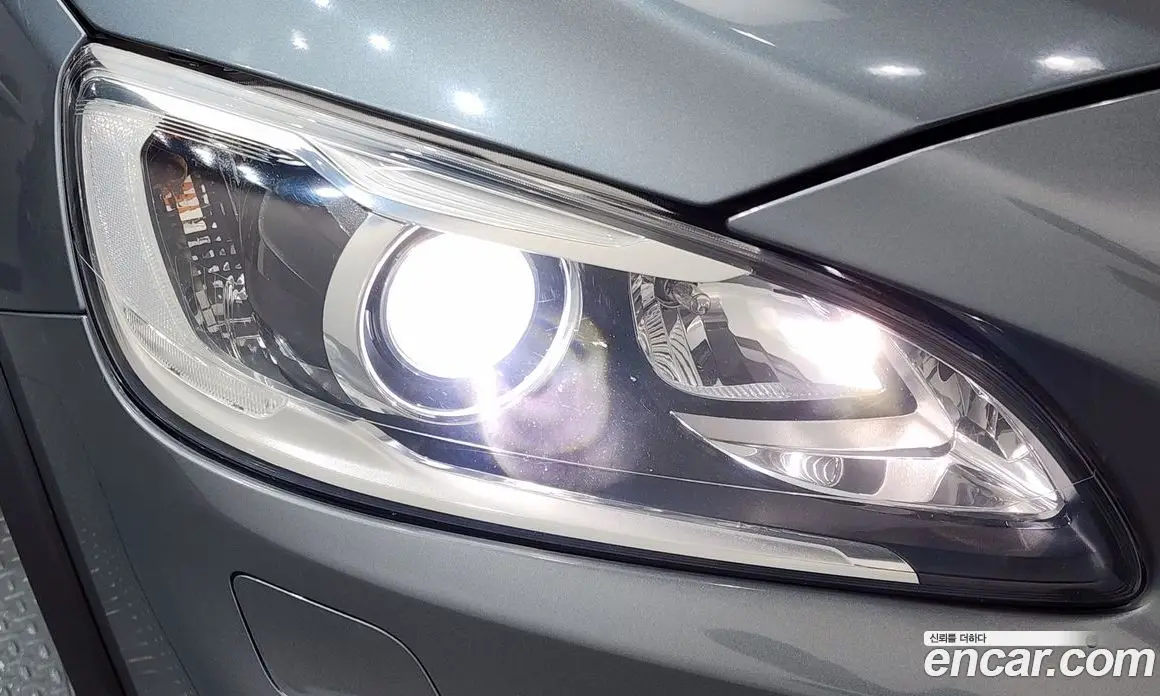 Volvo V60 2018 2.0 автомат (гидро), фото 8 Volvo V60 2018 2.0 автомат (гидро), фото 8