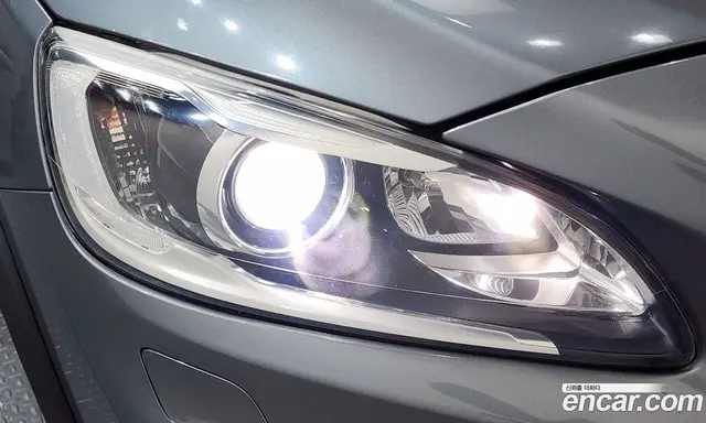 Volvo V60 2018 2.0 автомат (гидро), миниатюра 8 Volvo V60 2018 2.0 автомат (гидро), миниатюра 8