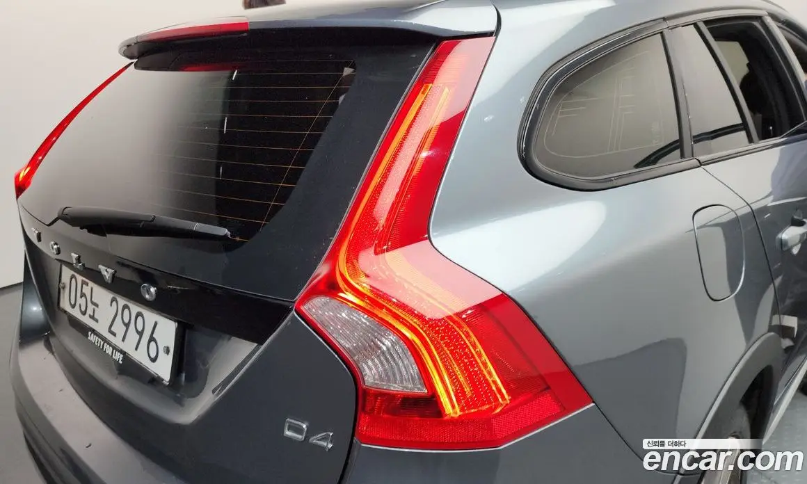Volvo V60 2018 2.0 автомат (гидро), фото 9 Volvo V60 2018 2.0 автомат (гидро), фото 9