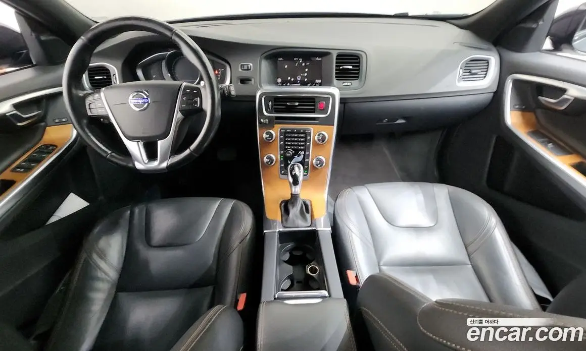 Volvo V60 2018 2.0 автомат (гидро), фото 10 Volvo V60 2018 2.0 автомат (гидро), фото 10