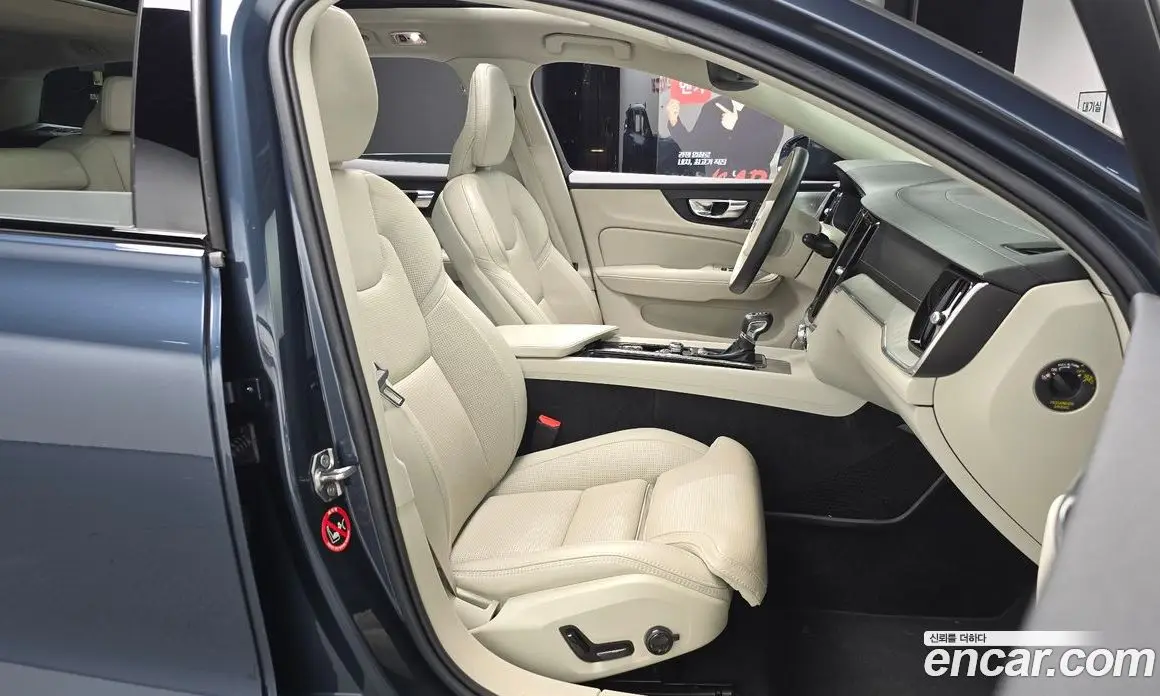 Volvo V60 2019 2.0 автомат (гидро), фото 16 Volvo V60 2019 2.0 автомат (гидро), фото 16
