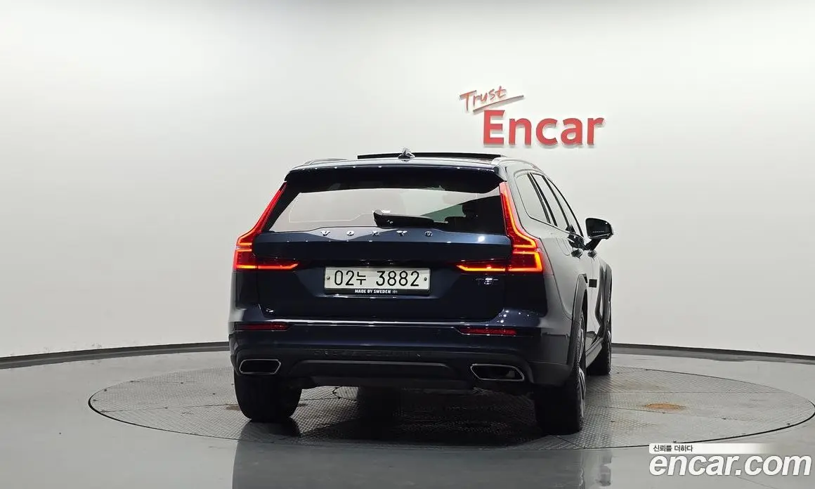 Volvo V60 2019 2.0 автомат (гидро), фото 3 Volvo V60 2019 2.0 автомат (гидро), фото 3