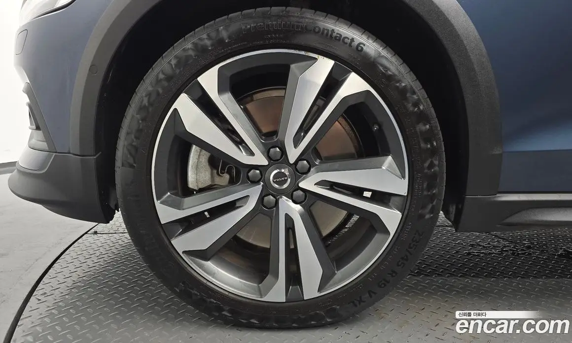 Volvo V60 2019 2.0 автомат (гидро), фото 4 Volvo V60 2019 2.0 автомат (гидро), фото 4