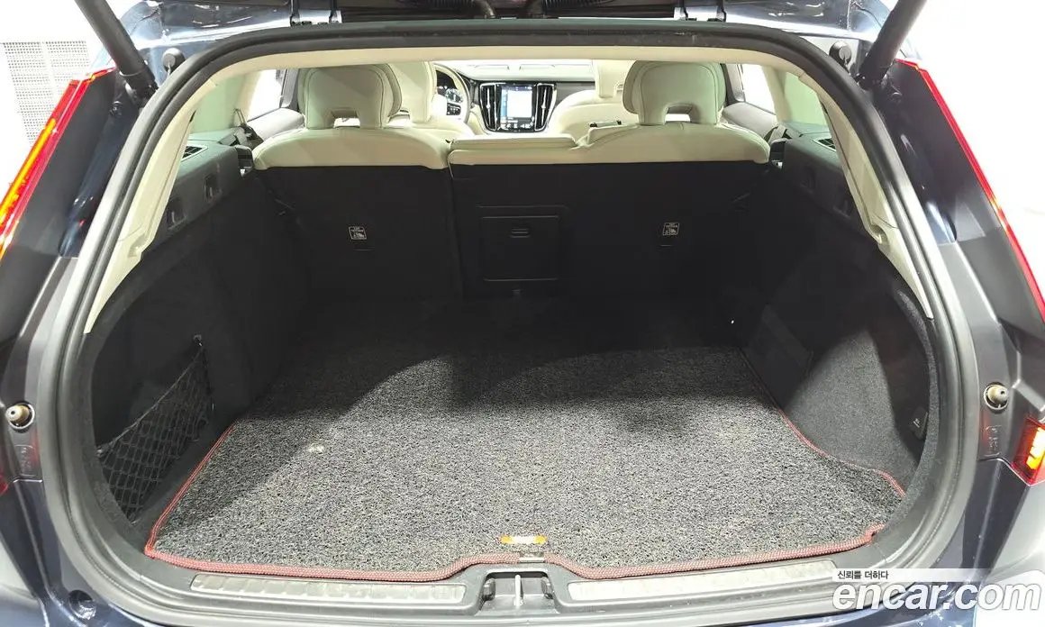 Volvo V60 2019 2.0 автомат (гидро), фото 33 Volvo V60 2019 2.0 автомат (гидро), фото 33
