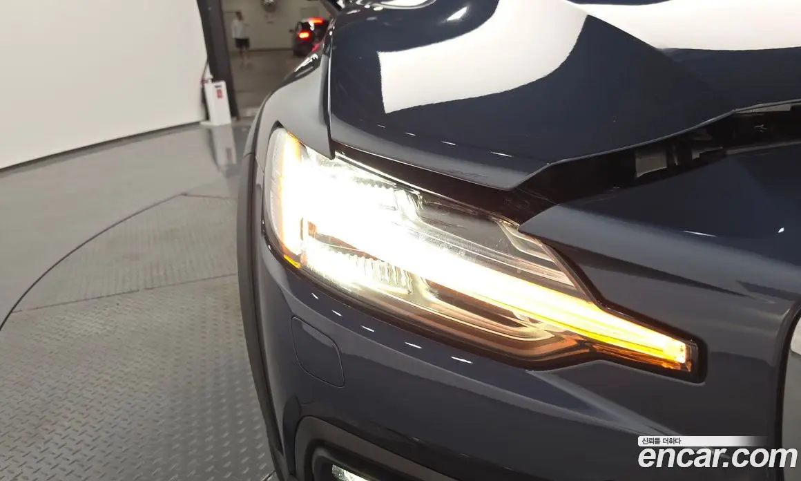 Volvo V60 2019 2.0 автомат (гидро), фото 7 Volvo V60 2019 2.0 автомат (гидро), фото 7