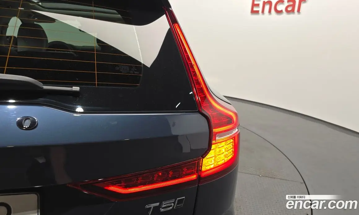 Volvo V60 2019 2.0 автомат (гидро), фото 8 Volvo V60 2019 2.0 автомат (гидро), фото 8