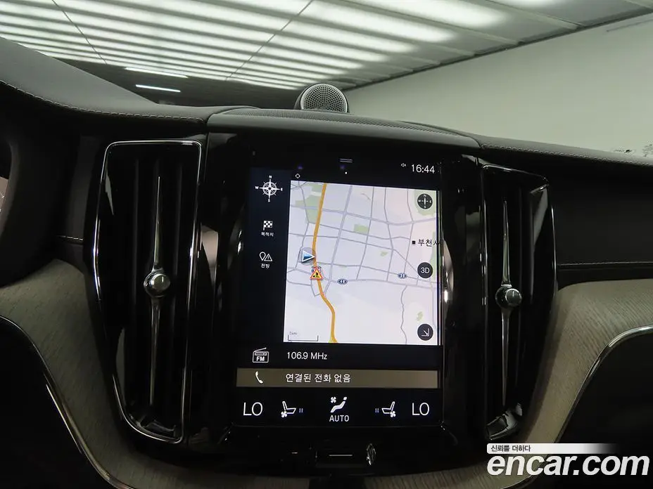 Volvo XC60 2018 2.0 автомат (гидро), фото 13 Volvo XC60 2018 2.0 автомат (гидро), фото 13