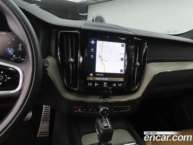 Volvo XC60 2018 2.0 автомат (гидро), миниатюра 10 Volvo XC60 2018 2.0 автомат (гидро), миниатюра 10