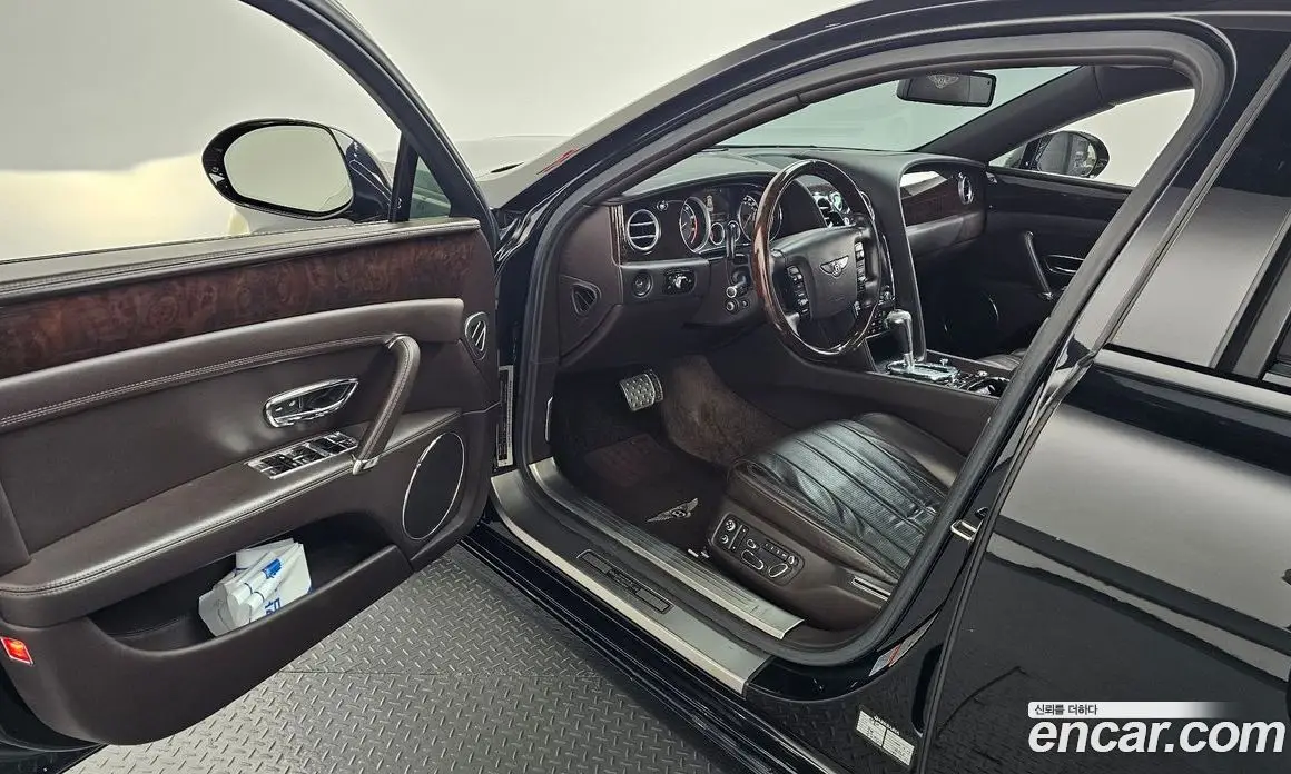 Bentley Flying Spur 2014 6.0 автомат (гидро), фото 10 Bentley Flying Spur 2014 6.0 автомат (гидро), фото 10