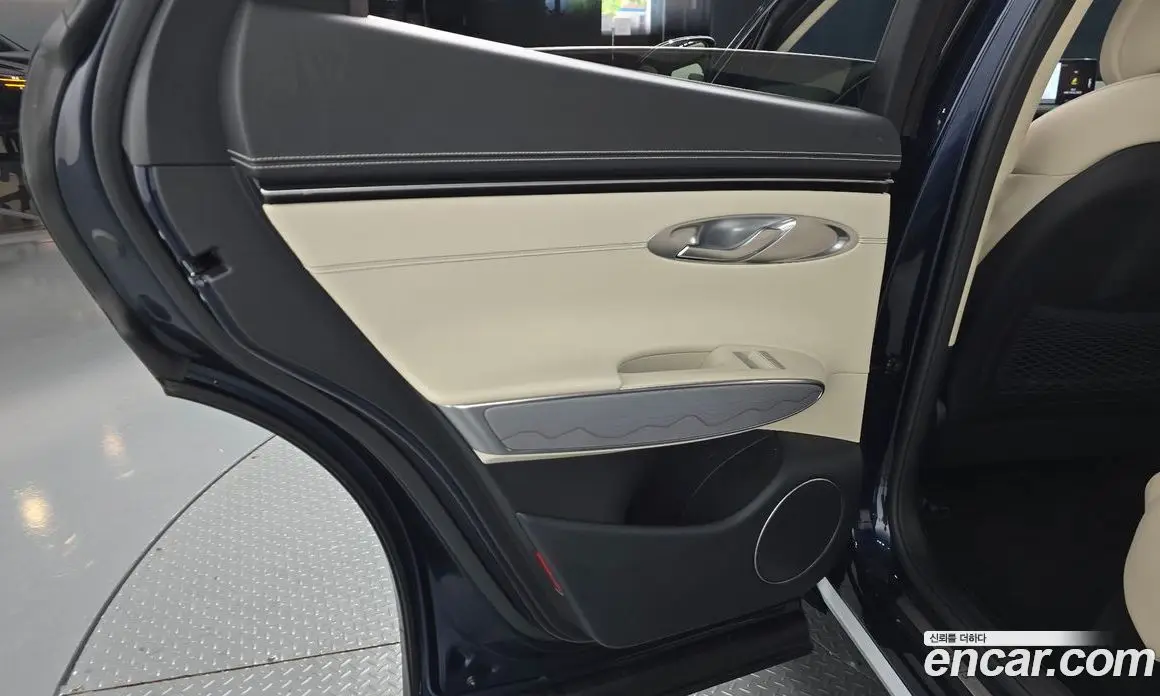 Genesis GV70 2022 2.5 автомат (гидро), фото 15 Genesis GV70 2022 2.5 автомат (гидро), фото 15