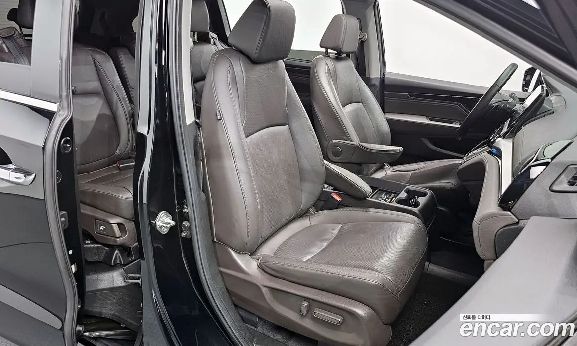 Honda Odyssey 2018 3.5 автомат (гидро), фото 10 Honda Odyssey 2018 3.5 автомат (гидро), фото 10