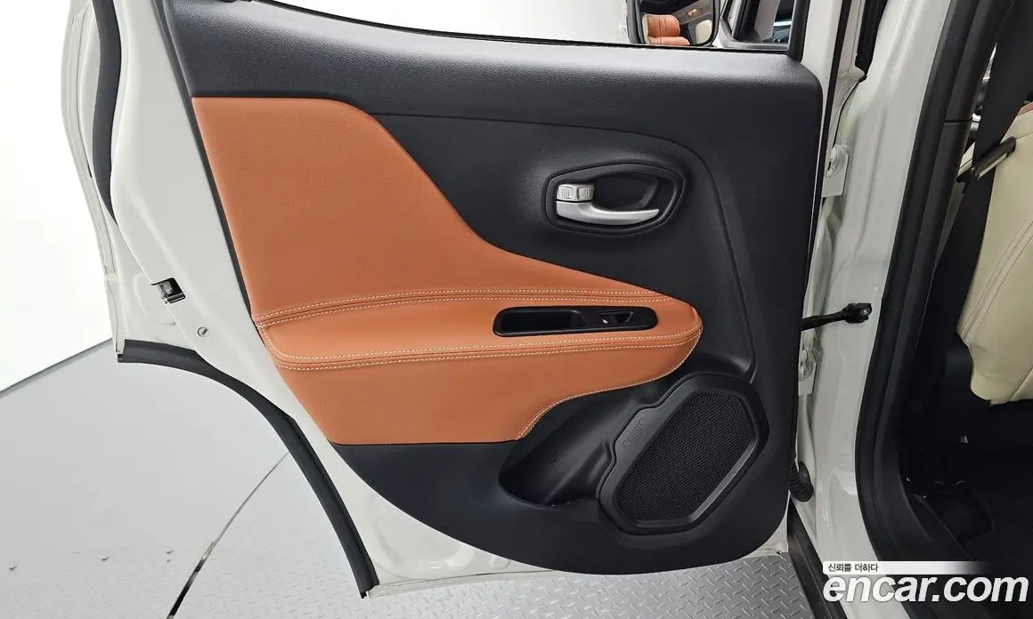 Jeep Renegade 2023 1.3 автомат (гидро), фото 15 Jeep Renegade 2023 1.3 автомат (гидро), фото 15