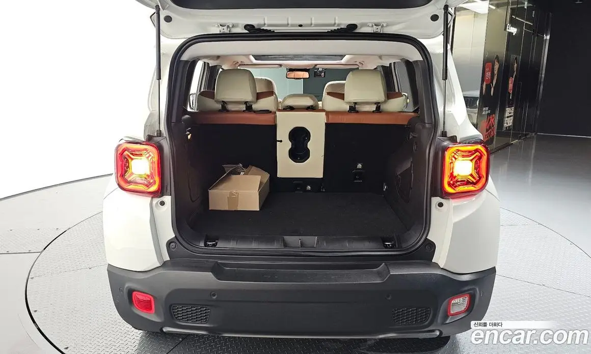 Jeep Renegade 2023 1.3 автомат (гидро), фото 30 Jeep Renegade 2023 1.3 автомат (гидро), фото 30
