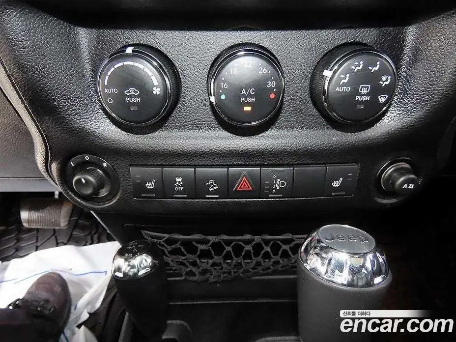 Jeep Wrangler 2015 2.8 автомат (гидро), фото 12 Jeep Wrangler 2015 2.8 автомат (гидро), фото 12
