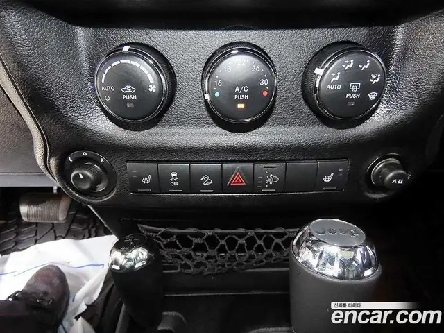 Jeep Wrangler 2015 2.8 автомат (гидро), миниатюра 12