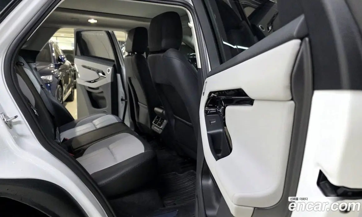 Land Rover Range Rover Evoque 2025 2.0 автомат (гидро), фото 9