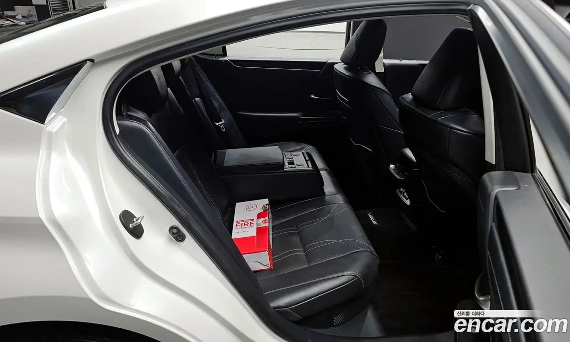 Lexus ES 2021 2.5 автомат (гидро), фото 10 Lexus ES 2021 2.5 автомат (гидро), фото 10