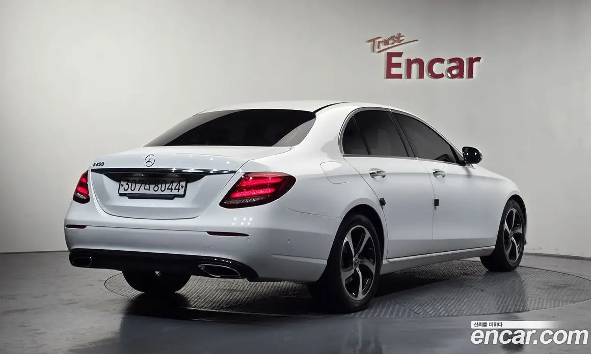 Mercedes-Benz E-Class 2019 2.0 автомат (гидро), фото 2 Mercedes-Benz E-Class 2019 2.0 автомат (гидро), фото 2