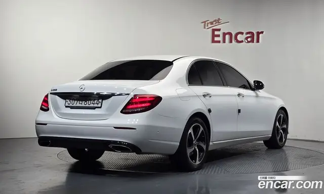 Mercedes-Benz E-Class 2019 2.0 автомат (гидро), миниатюра 2 Mercedes-Benz E-Class 2019 2.0 автомат (гидро), миниатюра 2