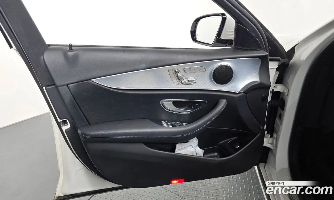 Mercedes-Benz E-Class 2019 2.0 автомат (гидро), фото 14 Mercedes-Benz E-Class 2019 2.0 автомат (гидро), фото 14