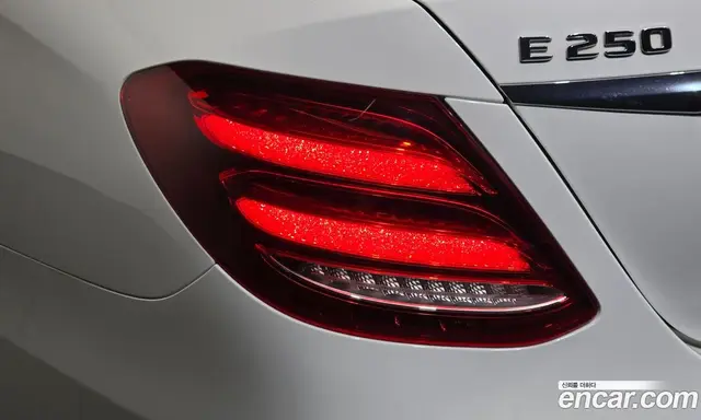 Mercedes-Benz E-Class 2019 2.0 автомат (гидро), миниатюра 9 Mercedes-Benz E-Class 2019 2.0 автомат (гидро), миниатюра 9