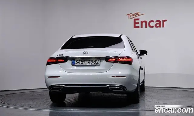 Mercedes-Benz E-Class 2020 2.0 автомат (гидро), миниатюра 4 Mercedes-Benz E-Class 2020 2.0 автомат (гидро), миниатюра 4