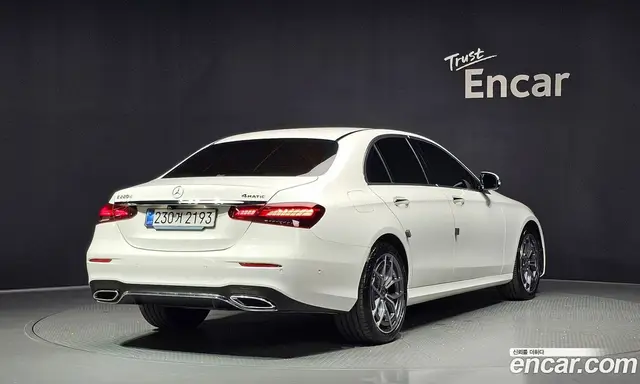Mercedes-Benz E-Class 2023 1.9 автомат (гидро), миниатюра 2