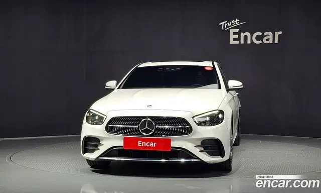 Mercedes-Benz E-Class 2023 1.9 автомат (гидро), миниатюра 3