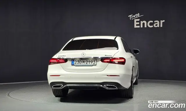 Mercedes-Benz E-Class 2023 1.9 автомат (гидро), миниатюра 4