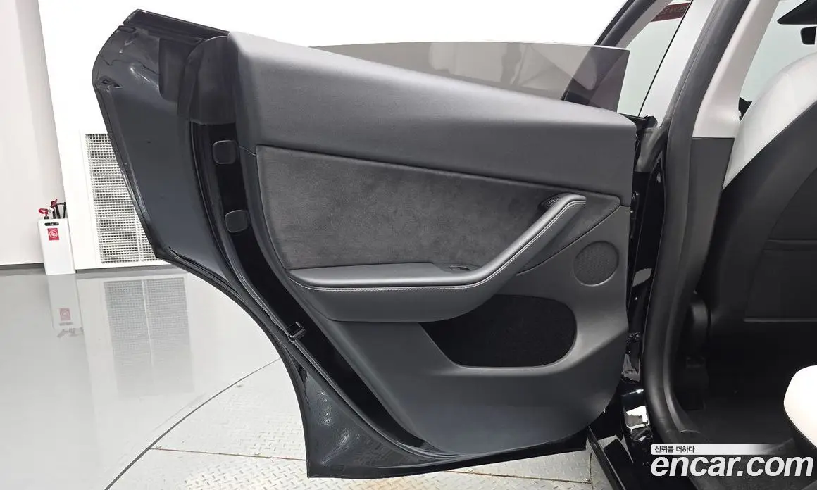 Tesla Model Y 2024 0.2 автомат (гидро), фото 14 Tesla Model Y 2024 0.2 автомат (гидро), фото 14